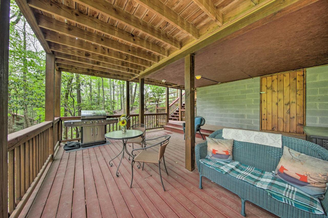 Peaceful Blue Ridge Cabin With Decks And Fire Pit Exterior photo