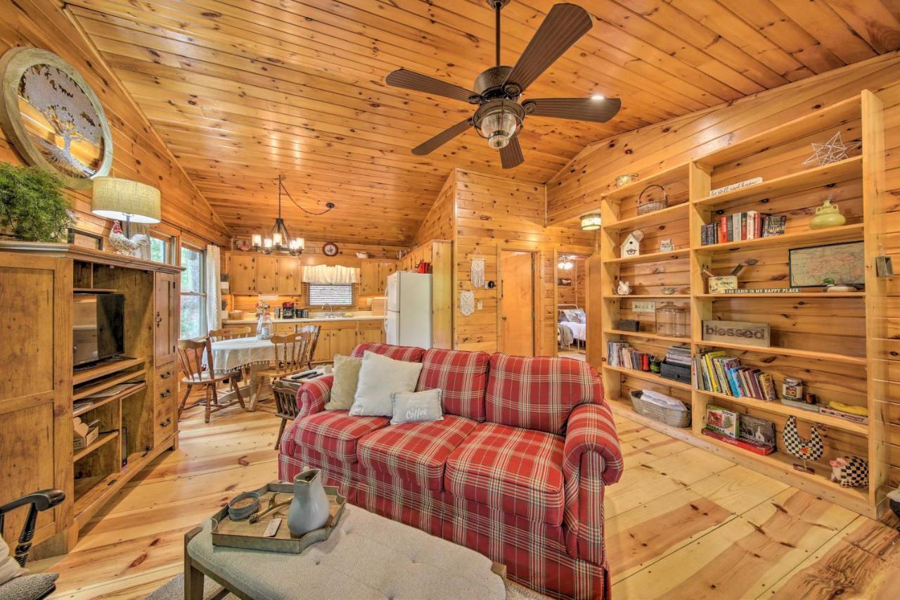 Peaceful Blue Ridge Cabin With Decks And Fire Pit Exterior photo