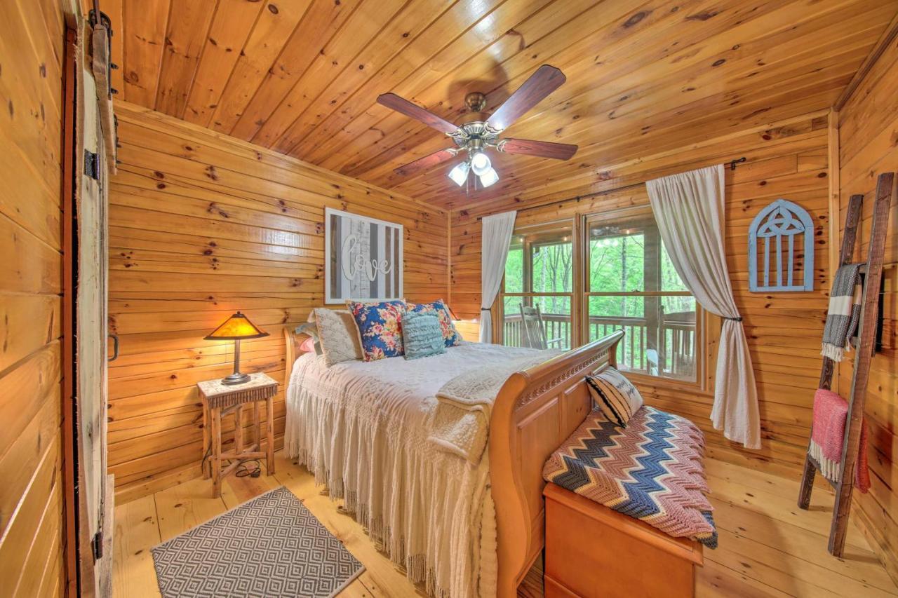 Peaceful Blue Ridge Cabin With Decks And Fire Pit Exterior photo
