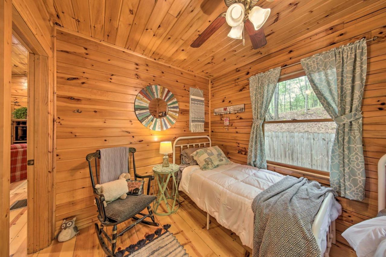 Peaceful Blue Ridge Cabin With Decks And Fire Pit Exterior photo