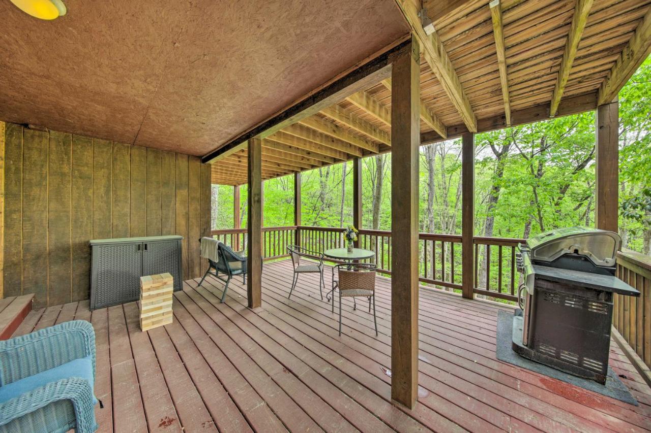 Peaceful Blue Ridge Cabin With Decks And Fire Pit Exterior photo